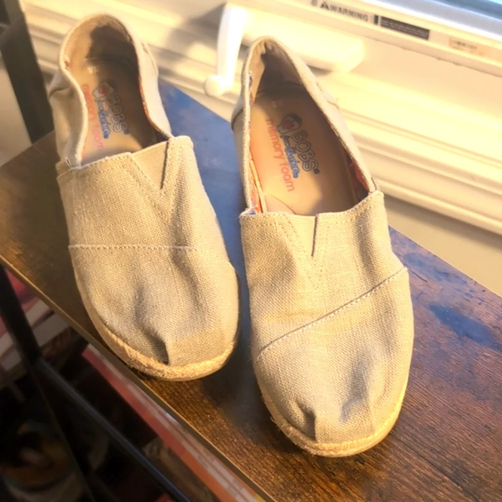 BoBs from Skechers Foam arch pillow Tan Espadrilles Size 8